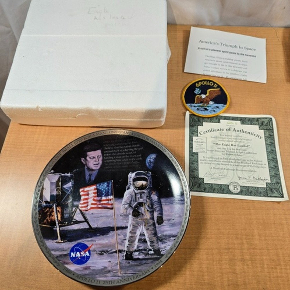 THE EAGLE HAS LANDED  #5286D Cert‎ of Authenticity, Patch, 8 inches Moon Landing